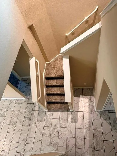 4 bed, 2.5 bath, 2439 sqft, $2,500 — Photo 4