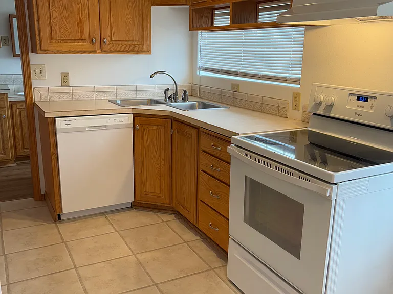 1805 Swift Blvd — Photo 2