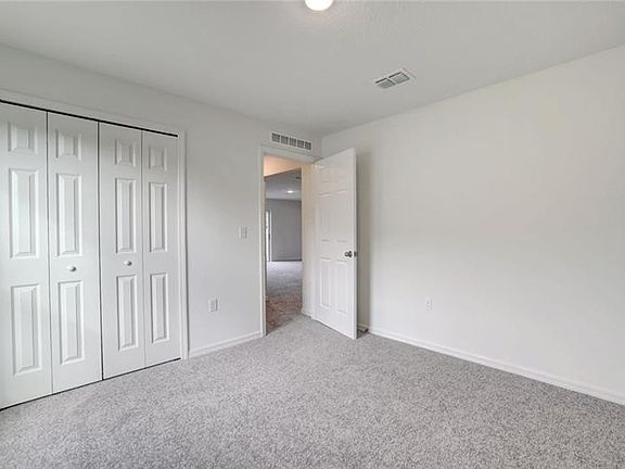 4th image of 555 SW Paar Drive
