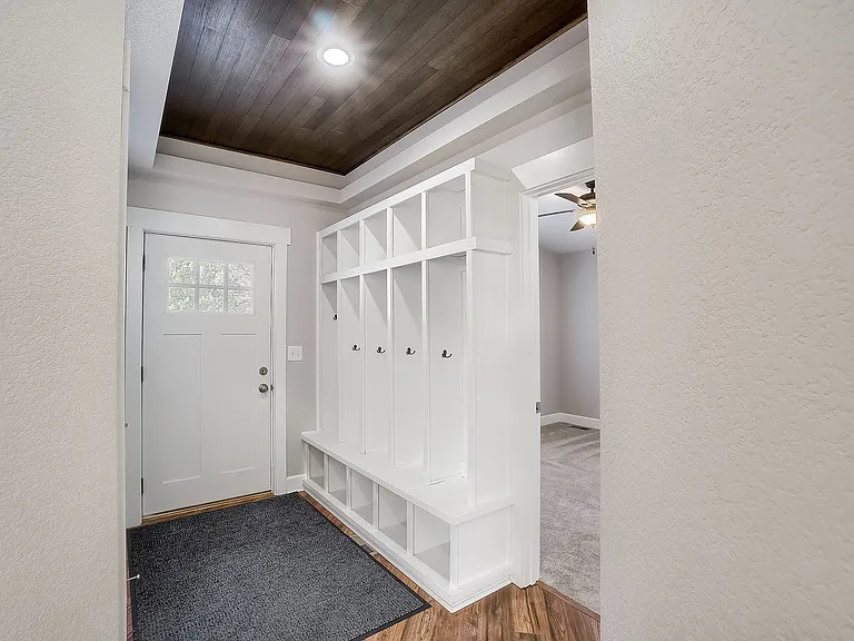 417 N West St — Photo 3