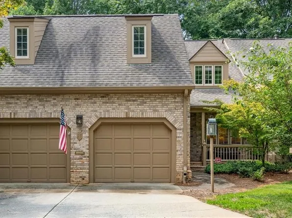 27 Sturbridge Ln, Greensboro, NC 27408