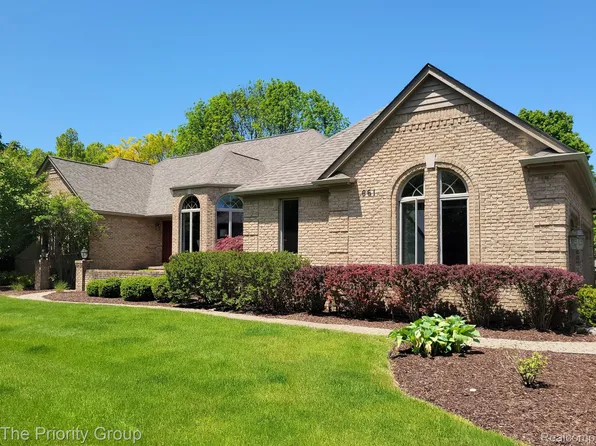 661 Pine Crest Ct, Leonard, MI 48367