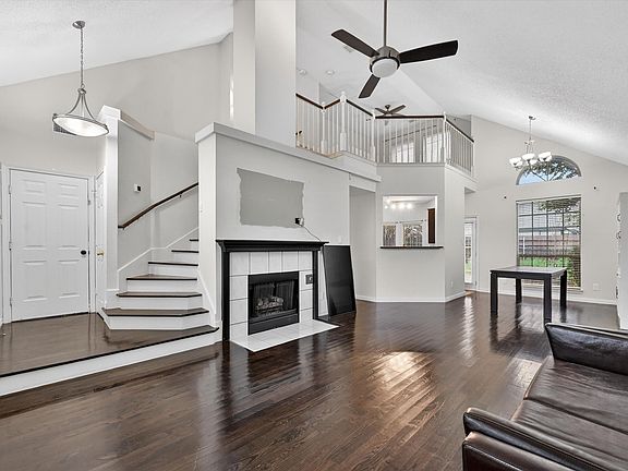 4th image of 820 Wynnpage Ln