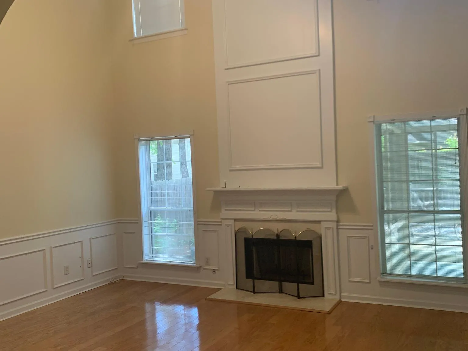 4 bed, 2.5 bath, 2300 sqft, $3,150 — Photo 2