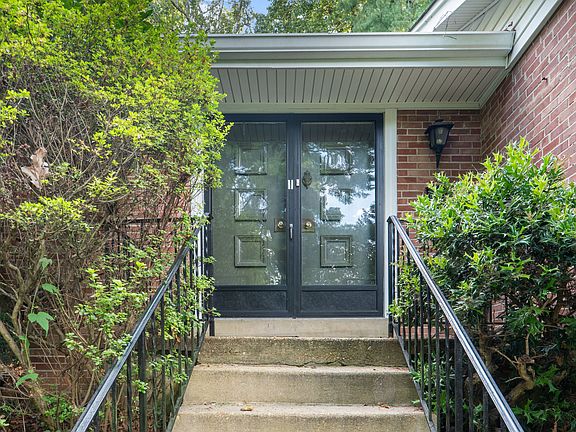 5th image of 3706 Quaint Acre Cir