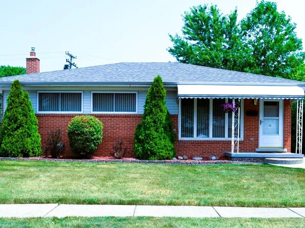 28508 Ursuline St, Saint Clair Shores, MI 48081