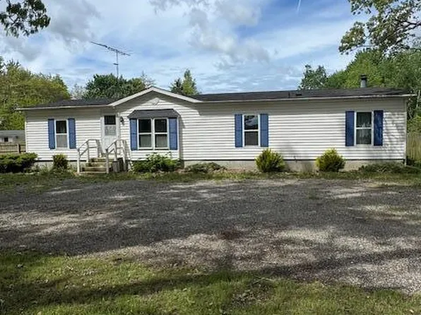 9841 84th Ave, Allendale, MI 49401