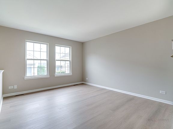 4th image of 364 Holiday Ln #364