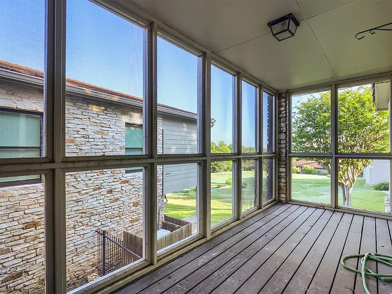 208 Crescent Blf — Photo 17