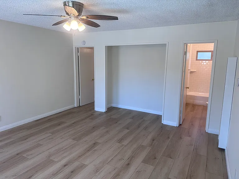 Sussex House Apartments — Photo 48