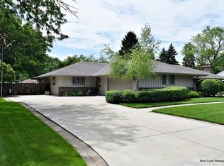 345 Lra Dr, Aurora, IL 60506