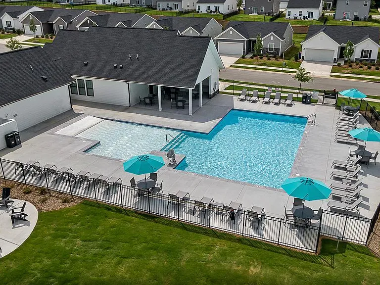 Bellevue Manor Ln — Photo 15