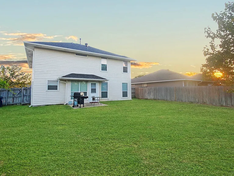 3805 Meadow View Dr — Photo 10