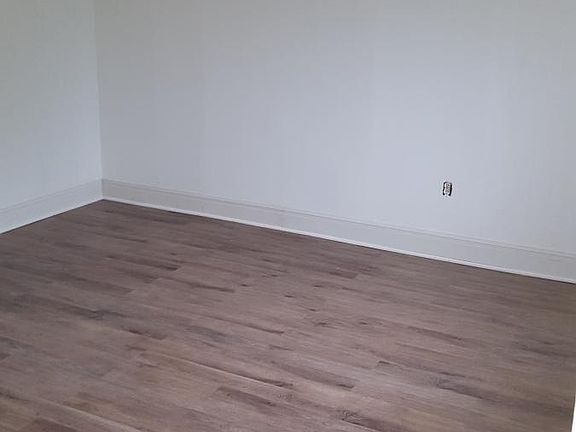 4th image of 140 NW 32nd Ave
