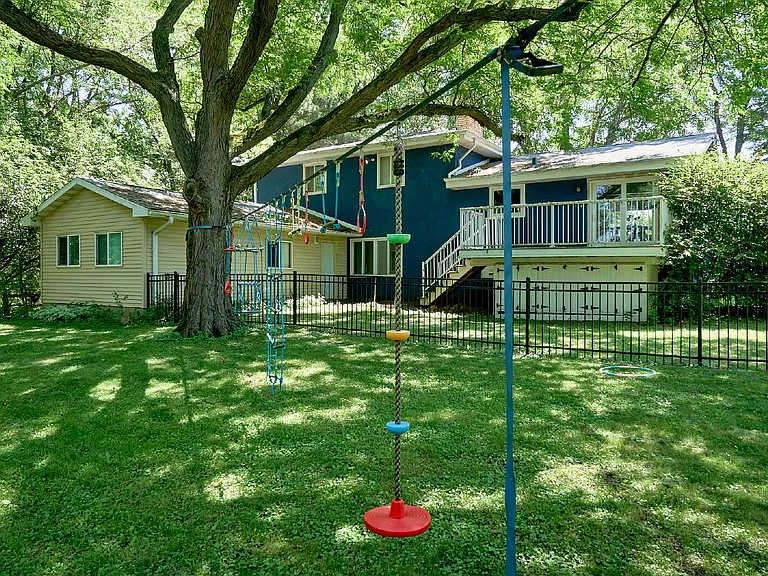 565 Transit Ave — Photo 11