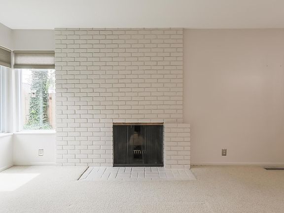 5th image of 930 Crescent Ln
