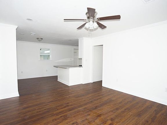 4th image of 2844 Somerset Dr