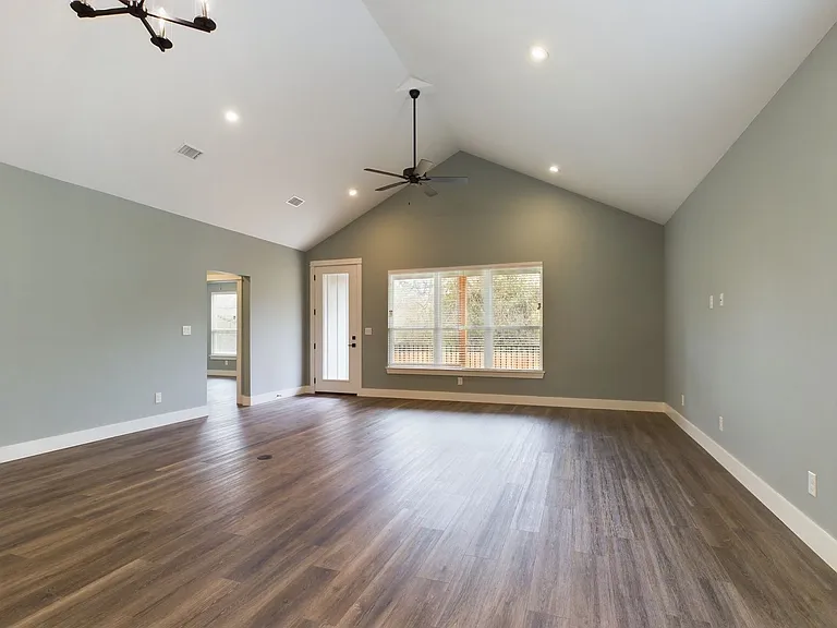 505 Mooney Ln — Photo 4