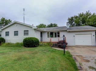 1863 Sunset Dr, Lincoln, IL 62656