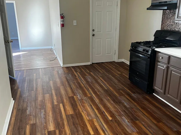 336 S 6th St #3 — Photo 2