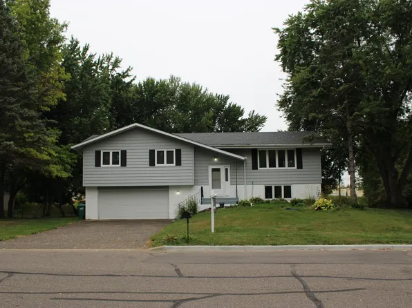 5705 Phoenix St, Golden Valley, MN 55422