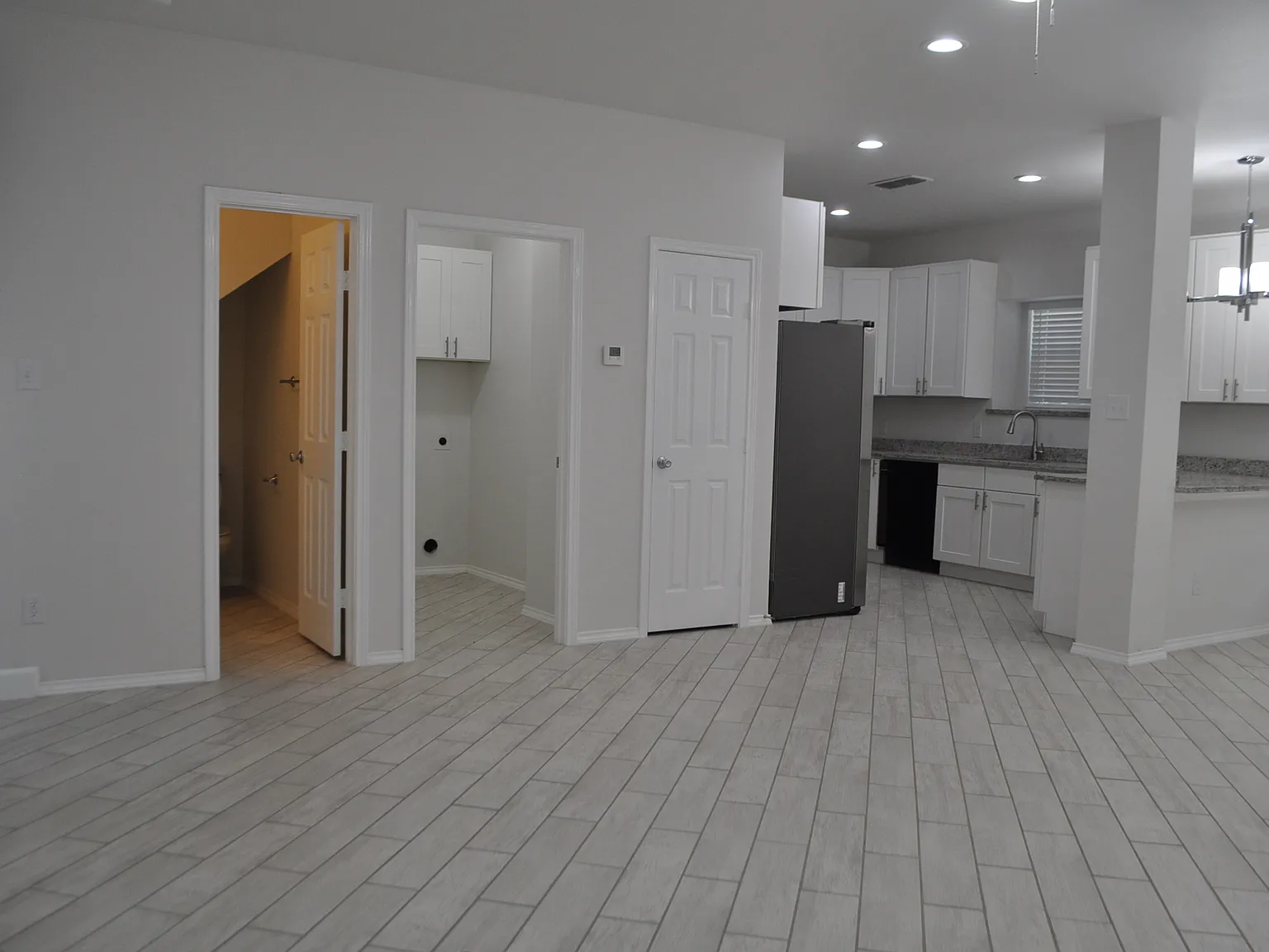 3 bed, 2.5 bath, 1400 sqft, $2,245 — Photo 3