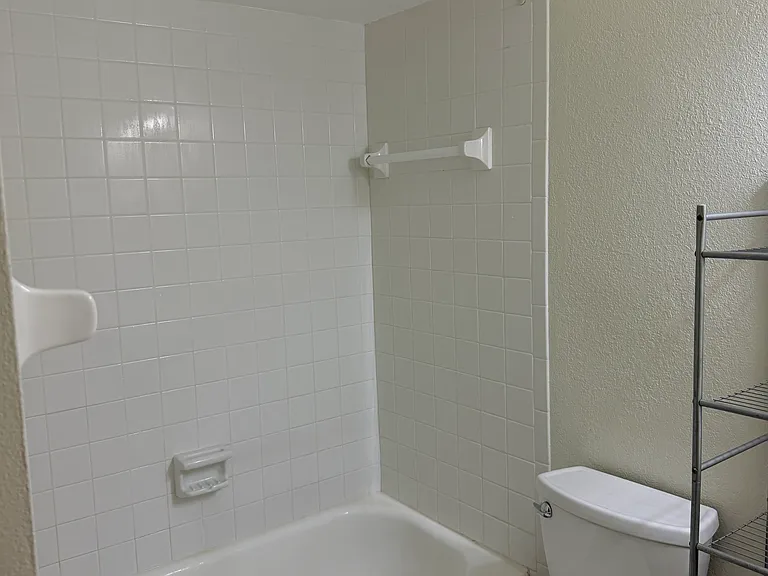 Basin St S — Photo 13