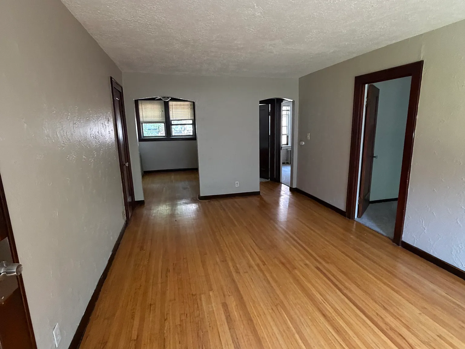 2 bed, 650 sqft, $1,350 — Photo 2