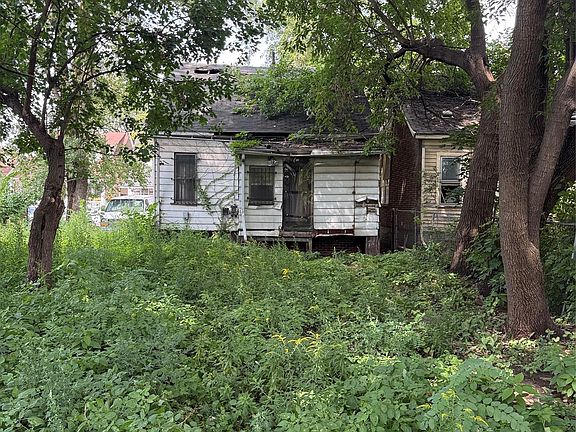 4th image of 8067 Homer St
