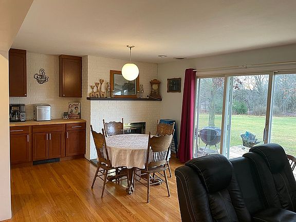 Dining area and coffee bar 
