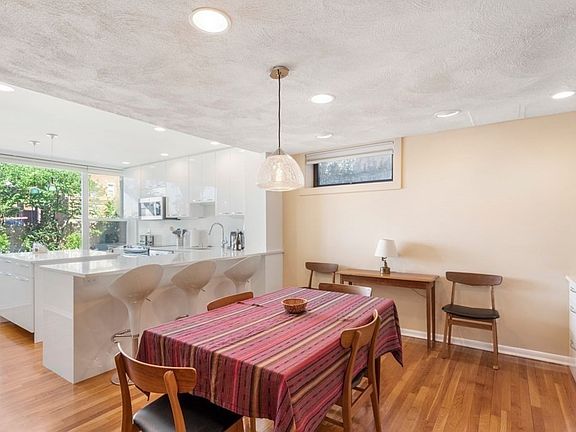 5th image of 139 Perkins St Townhouse 139