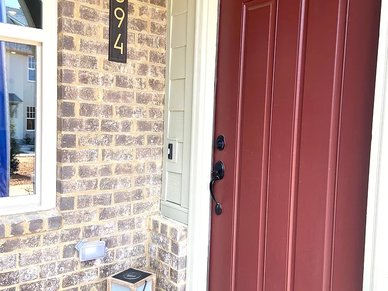 1694 Thatcham Ln — Photo 4