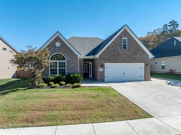 4868 Masters Dr, Maryville, TN 37801