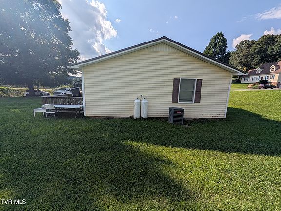 4th image of 26188 Beech Cir