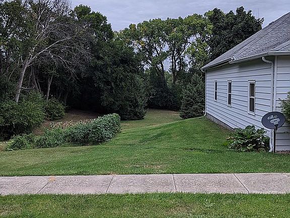 2nd image of 302 Ramsey St