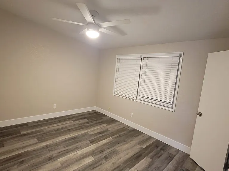 930 Nancy St — Photo 14