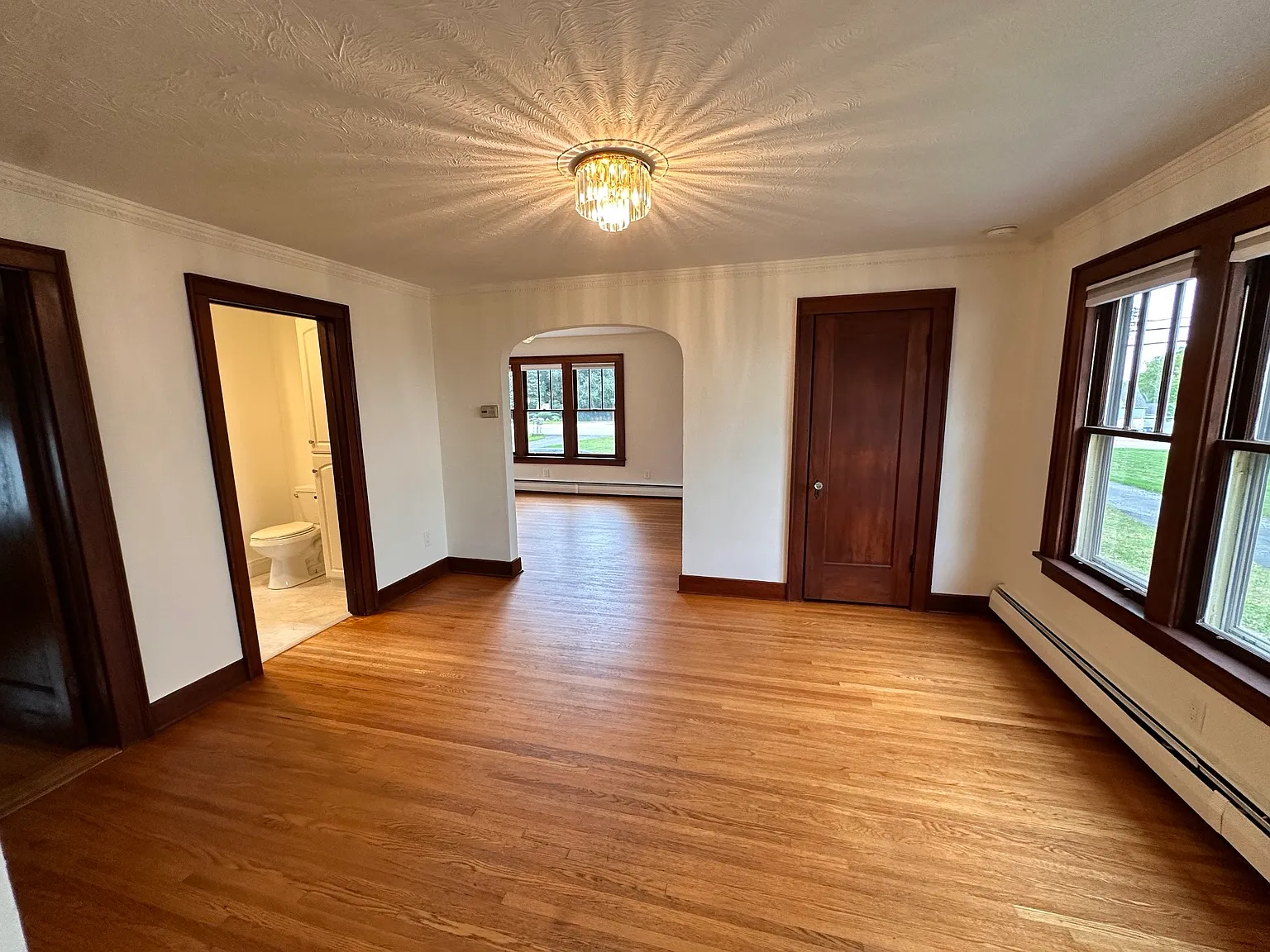 3 bed, 1898 sqft, $2,700 — Photo 4