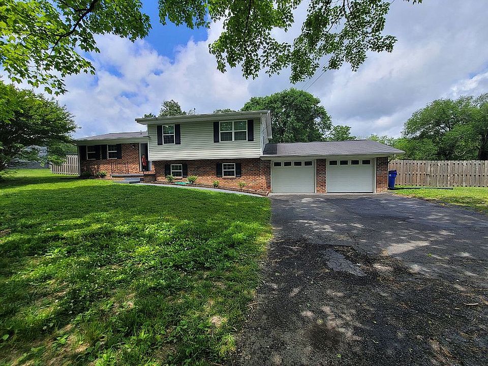 1st image of 340 Fairview Dr SE