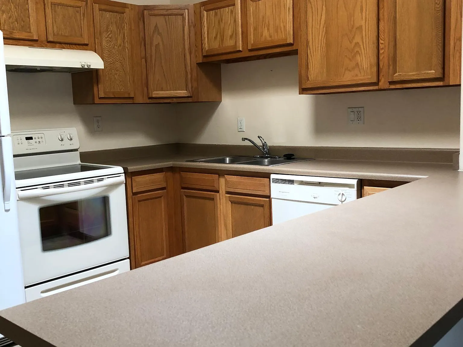 3 bed, 1091 sqft, $1,600 — Photo 3