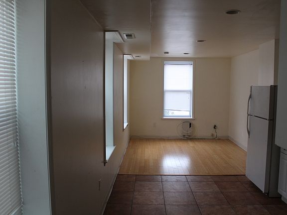 4th image of 2219 E Susquehanna Ave
