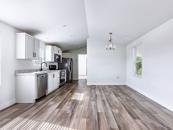 5th image of 601 N Kirby St Spc 233