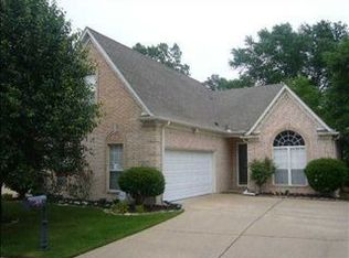 260 Fountain River Dr, Memphis, TN 38120