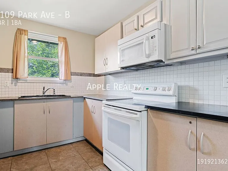 1109 Park Ave #B — Photo 1