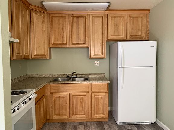 2nd image of 940 Clyde Ave #3
