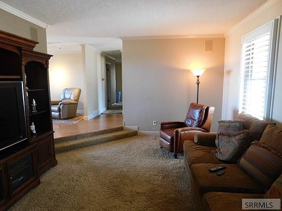 3rd image of 415 Terra Vista Dr