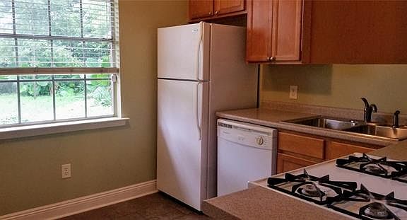 4th image of 2218 Adams St