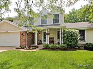 1206 Parliament Ct, Libertyville, IL