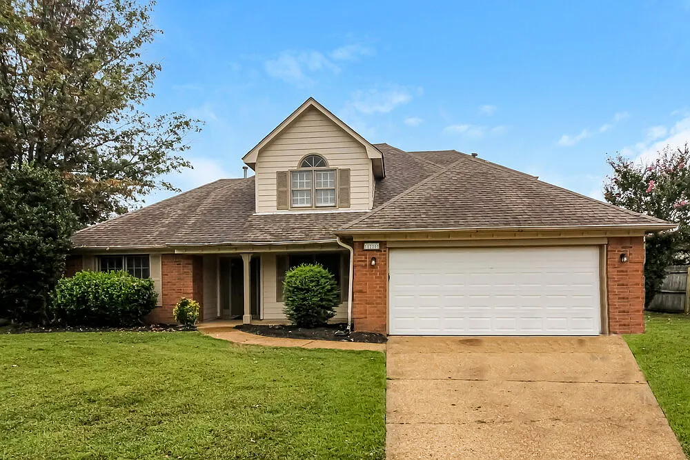 4 bed, 2.5 bath, 1966 sqft, $2,125 — Photo 1