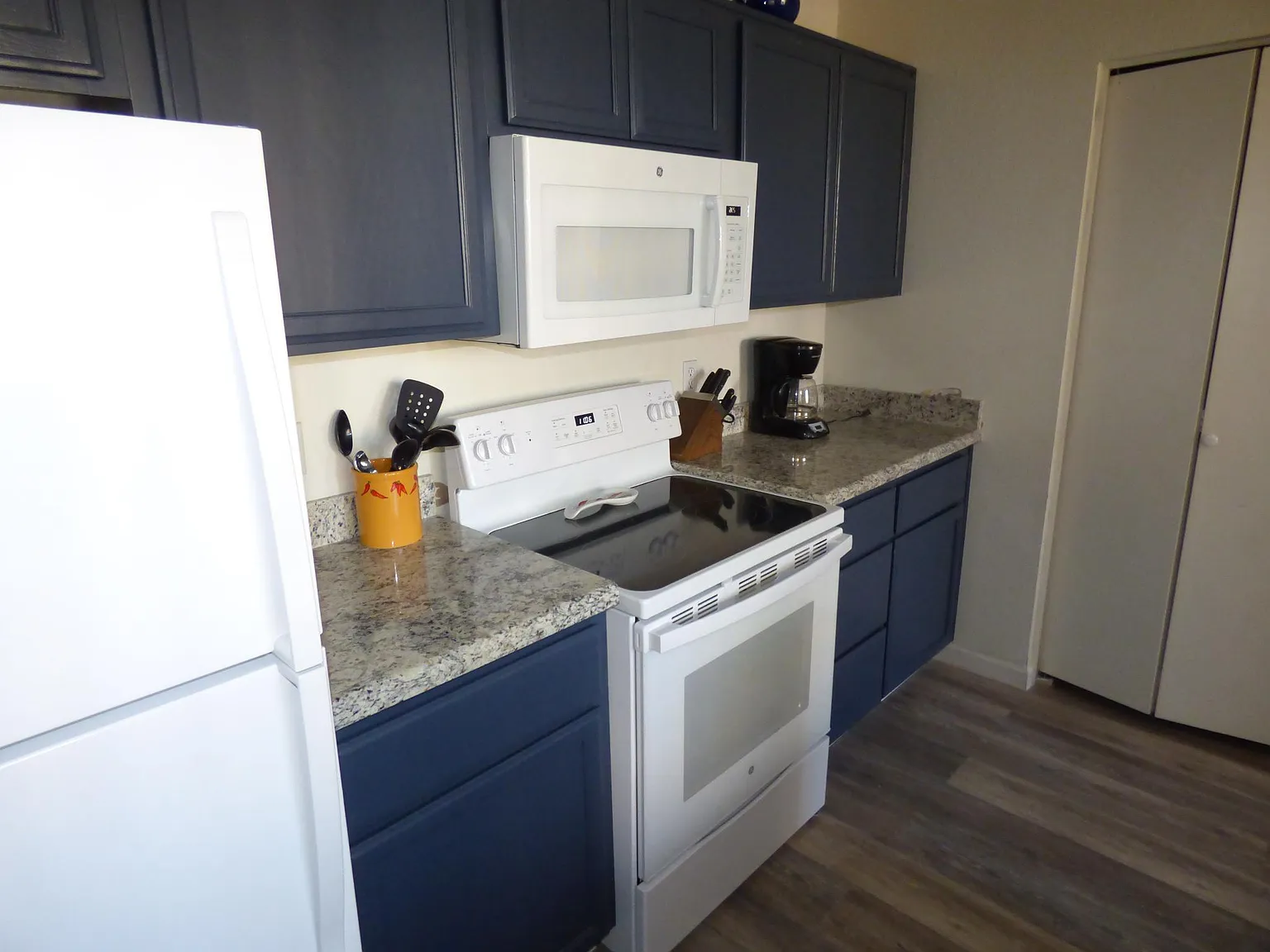 2 bed, 1123 sqft, $1,900 — Photo 2