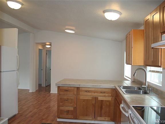 4th image of 7109 141st Ave E